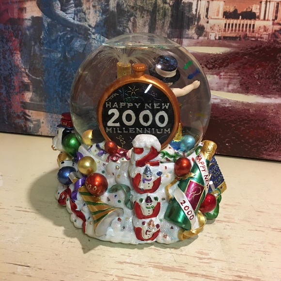 Christopher Radko Musical Snow Globe - Picture 3 of 12